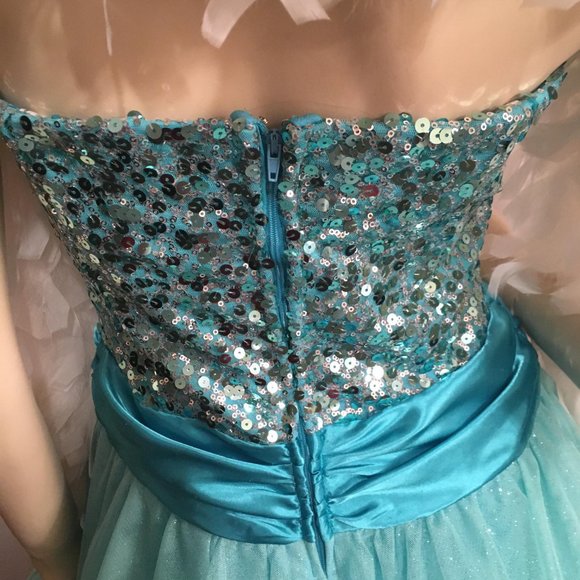 CUSTOM DREAM DRESS AND JEWELERY SET!🍭💖with hello kitty added details - Picture 12 of 17